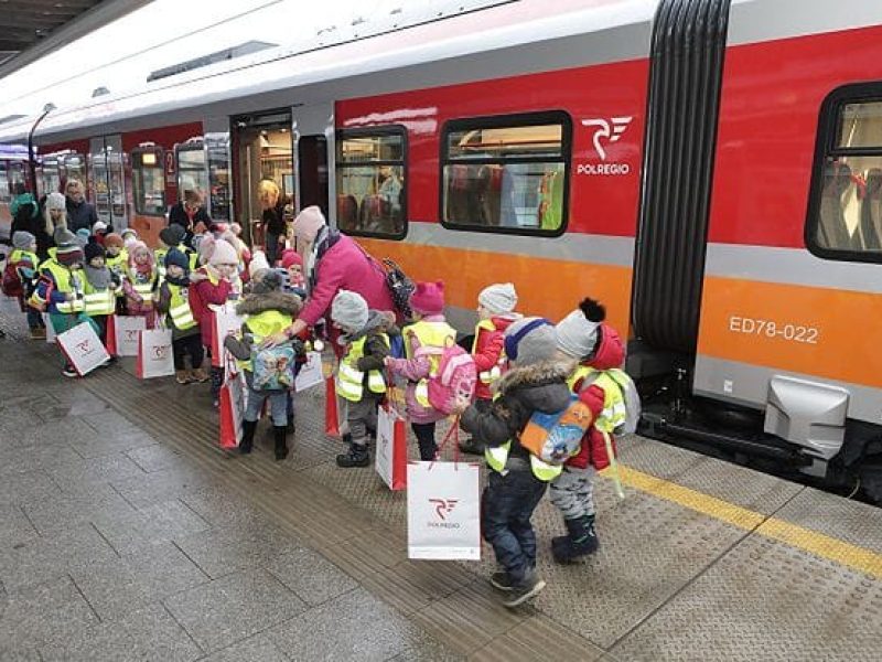 dzieci do pociągu